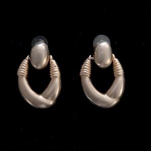 GOLD THICK OVAL HOOPS WITH ETCHING